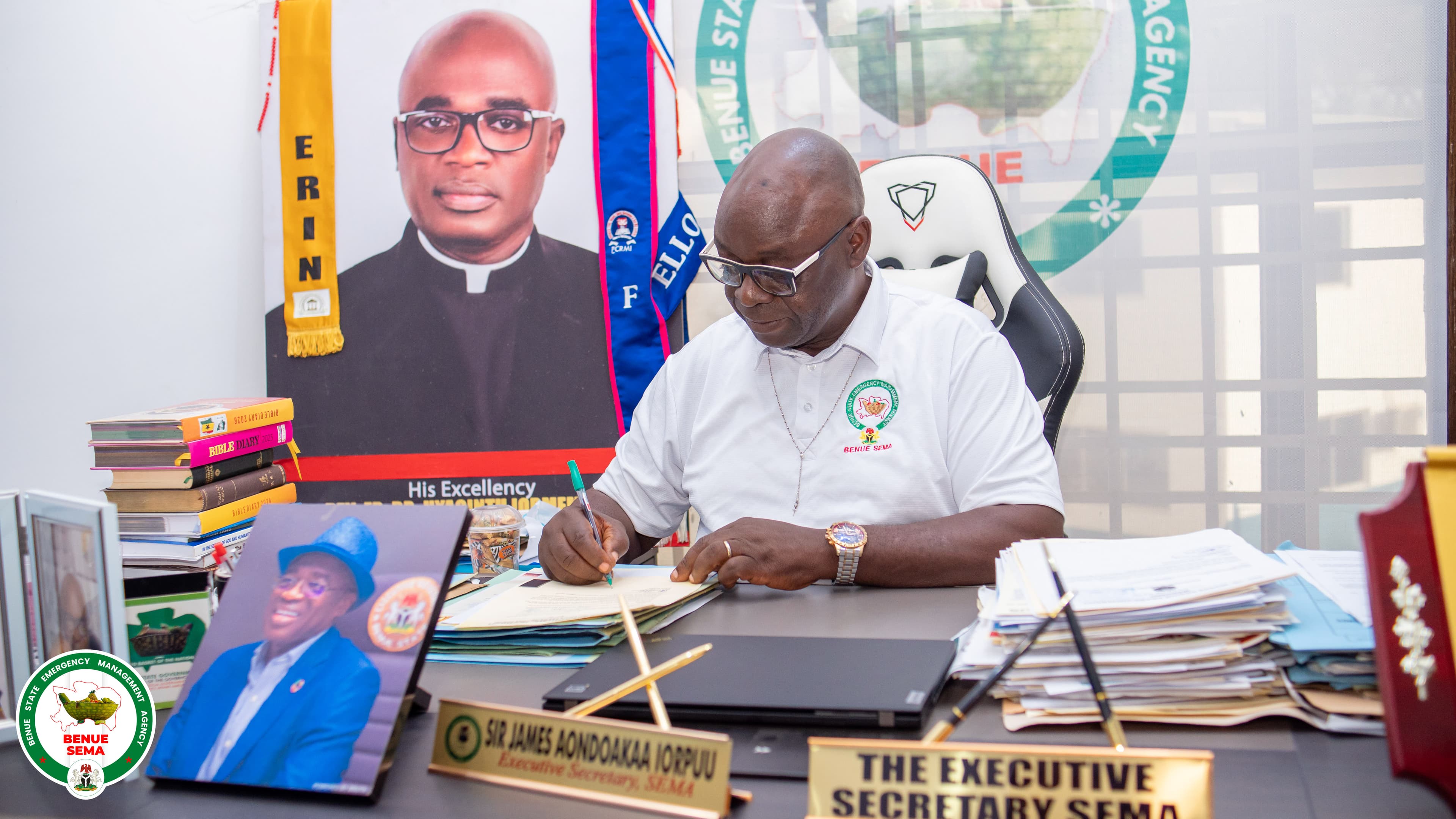 Sir James Anodoakaa Iorpuu meeting